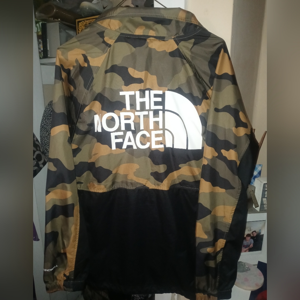 The North face womens windbreaker . size small